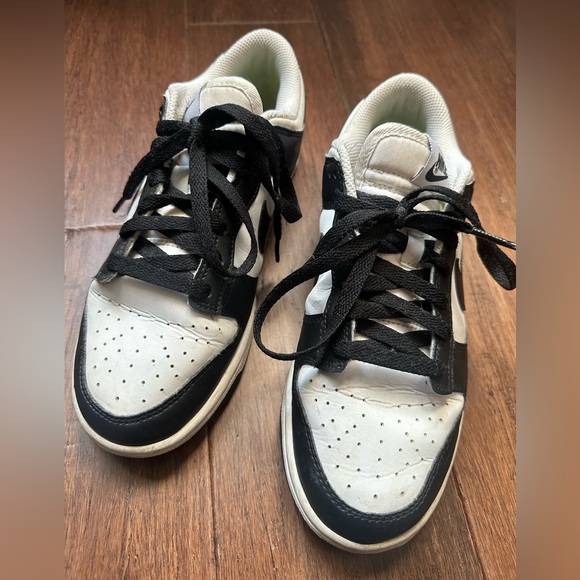 Nike women’s dunk low shoes panda - Picture 4 of 6